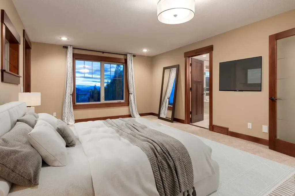 250 Crestridge Place SW Calgary AB T3B 5Z2