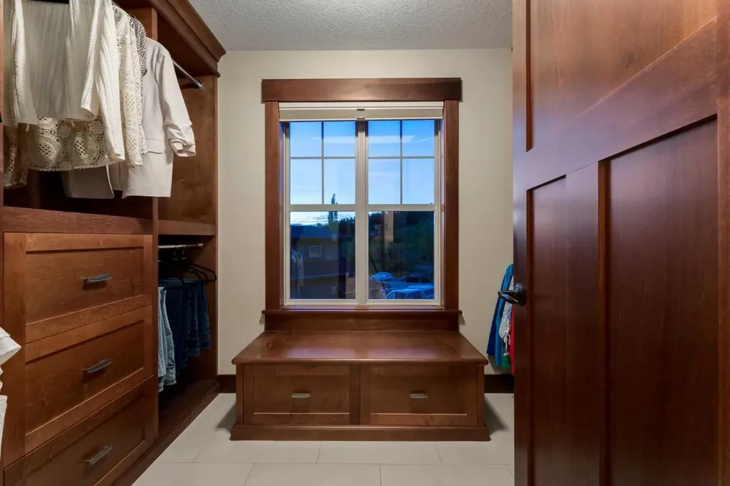250 Crestridge Place SW Calgary AB T3B 5Z2