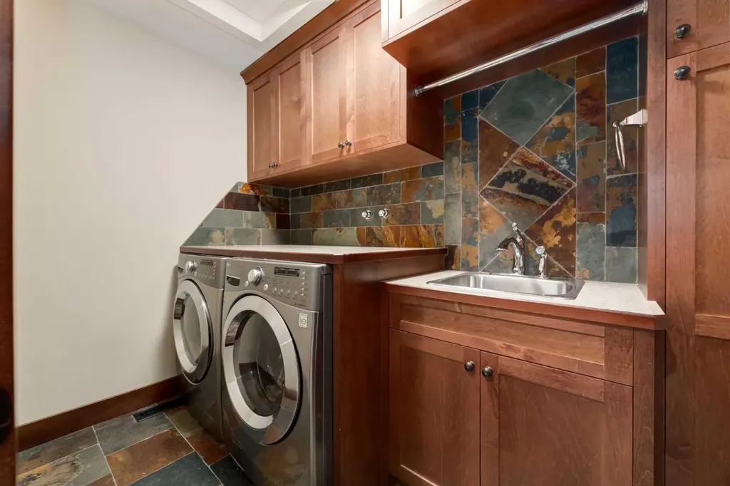 250 Crestridge Place SW Calgary AB T3B 5Z2