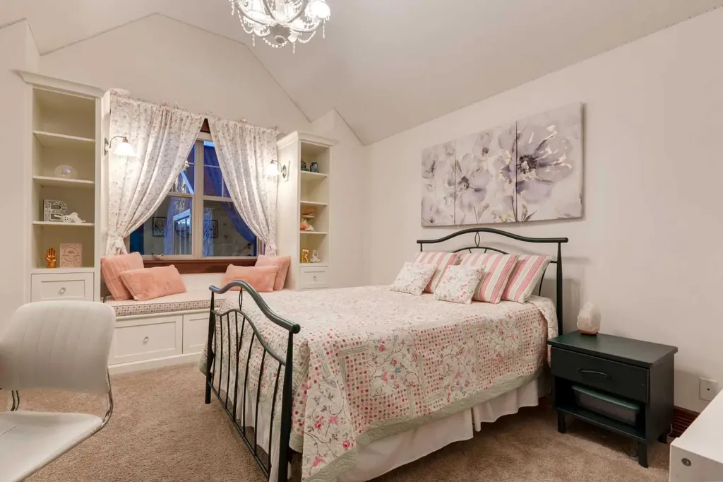 250 Crestridge Place SW Calgary AB T3B 5Z2