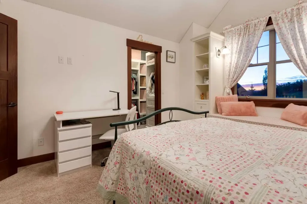 250 Crestridge Place SW Calgary AB T3B 5Z2