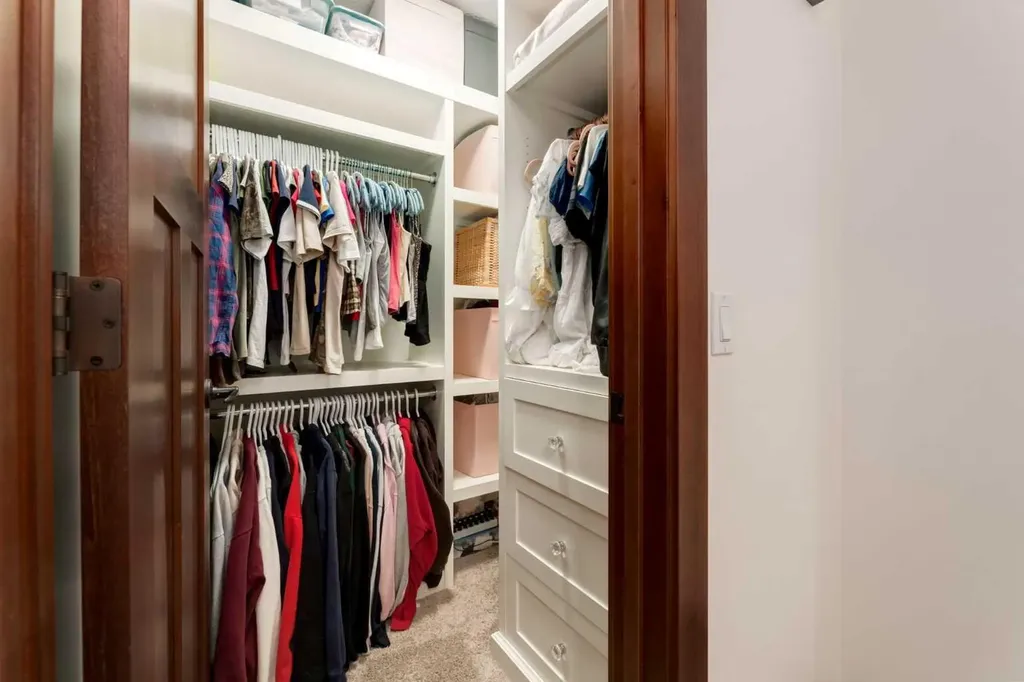 250 Crestridge Place SW Calgary AB T3B 5Z2