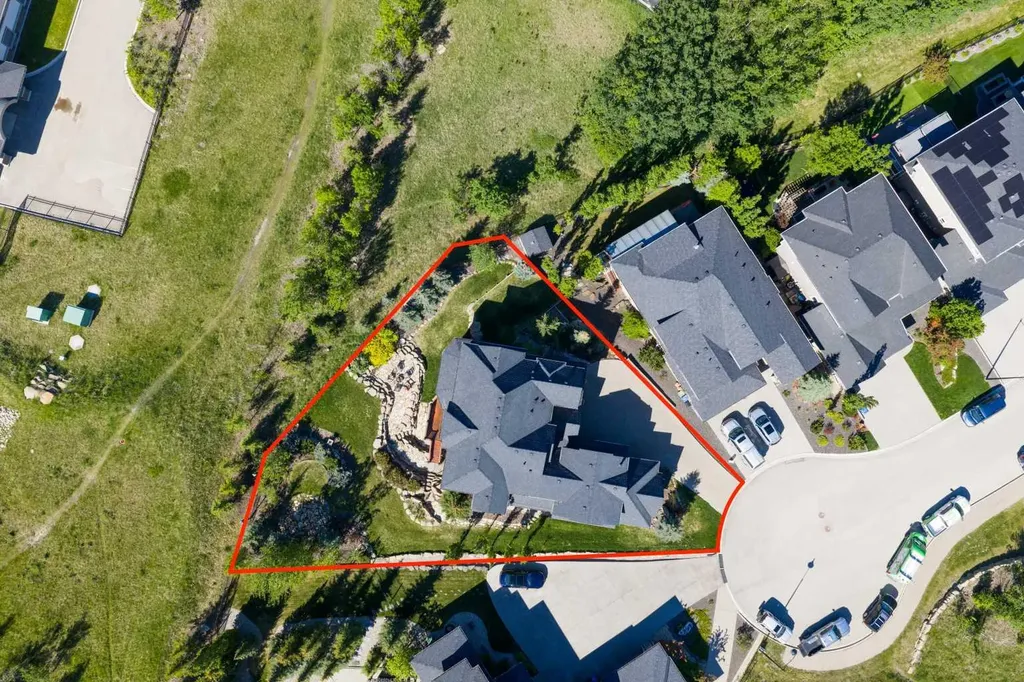250 Crestridge Place SW Calgary AB T3B 5Z2
