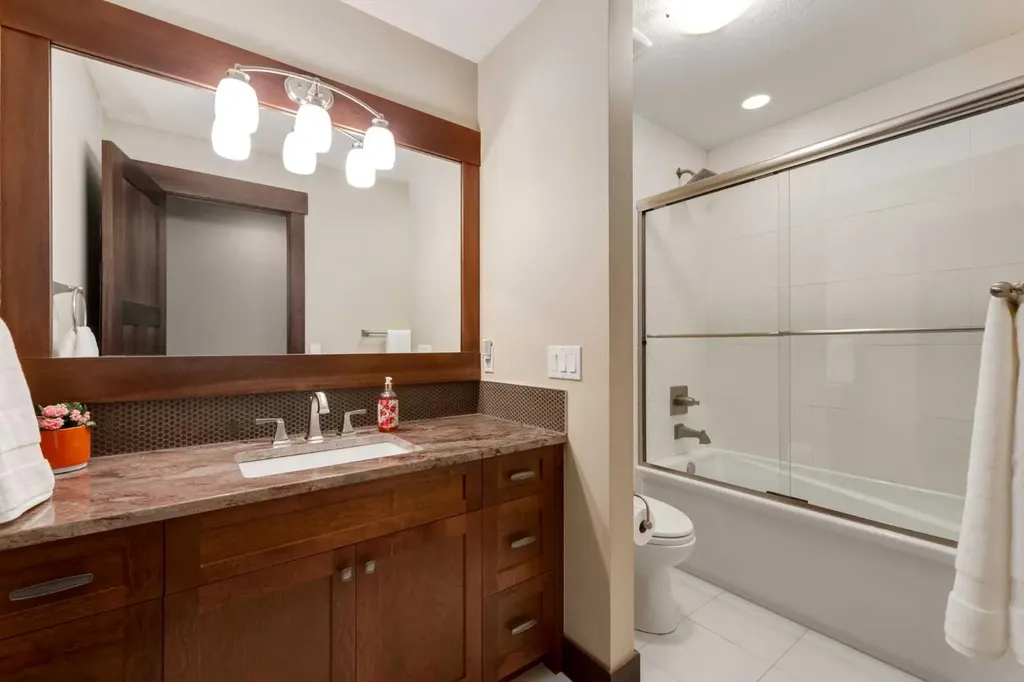 250 Crestridge Place SW Calgary AB T3B 5Z2