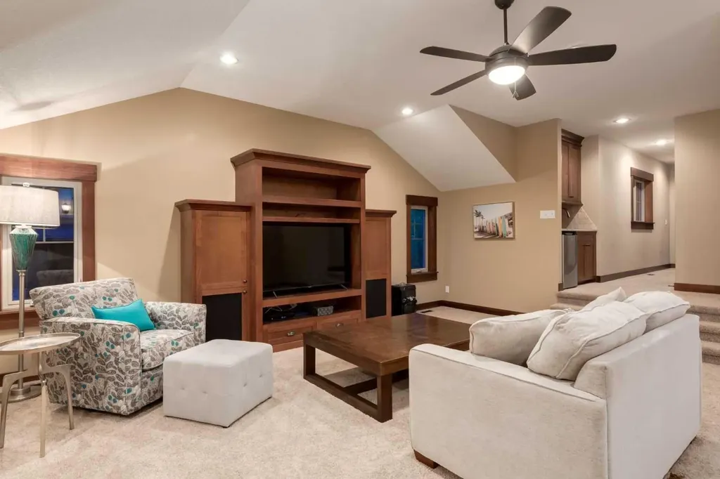 250 Crestridge Place SW Calgary AB T3B 5Z2