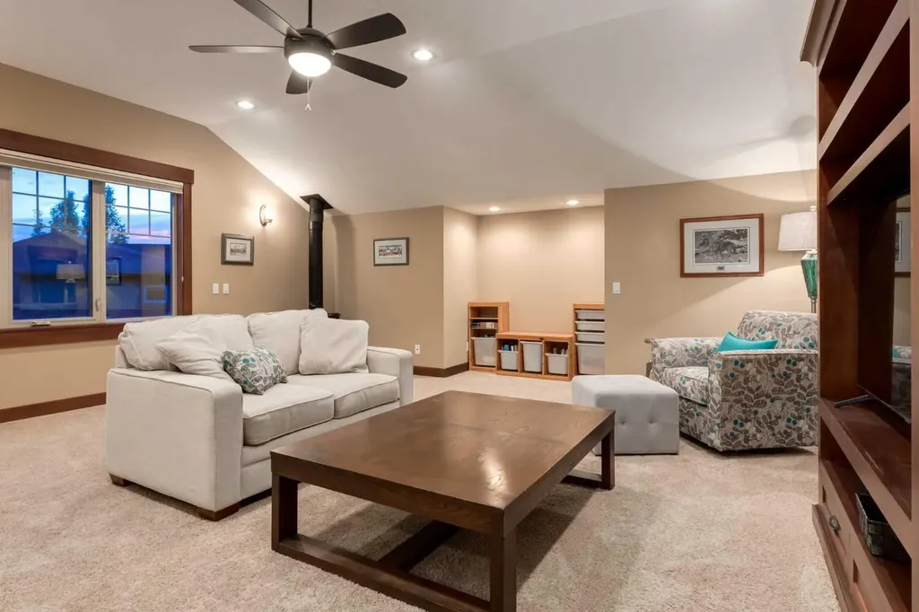 250 Crestridge Place SW Calgary AB T3B 5Z2