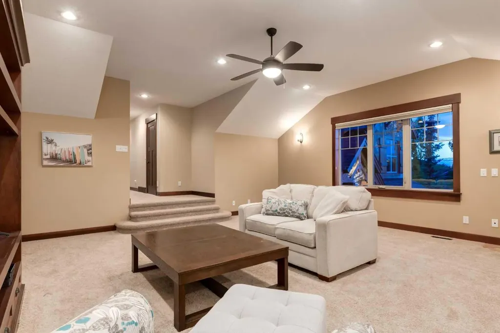 250 Crestridge Place SW Calgary AB T3B 5Z2