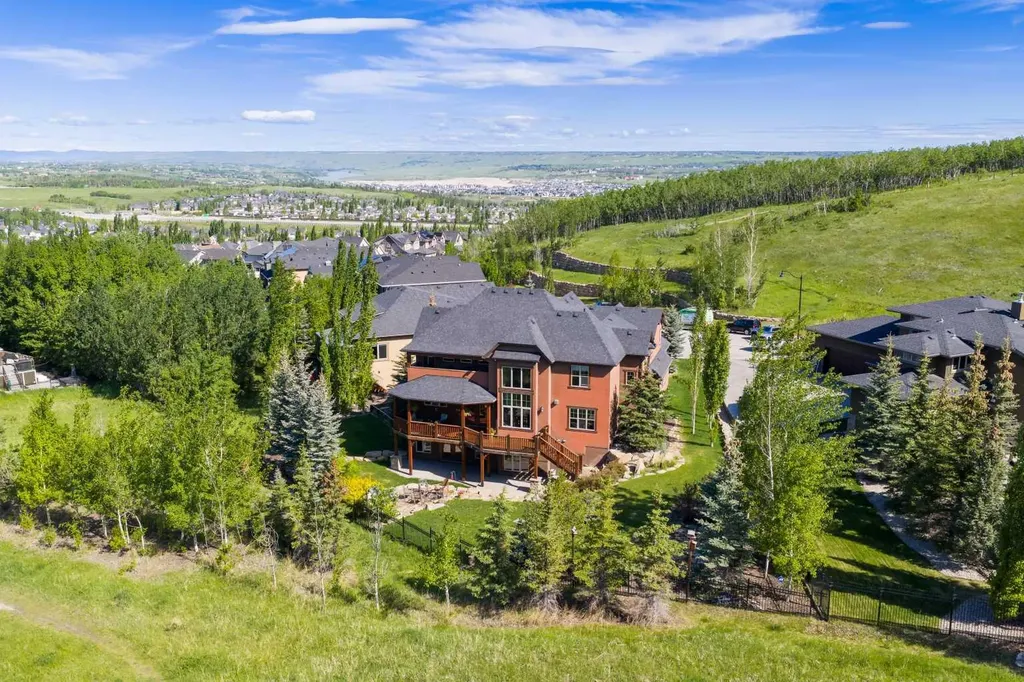 250 Crestridge Place SW Calgary AB T3B 5Z2