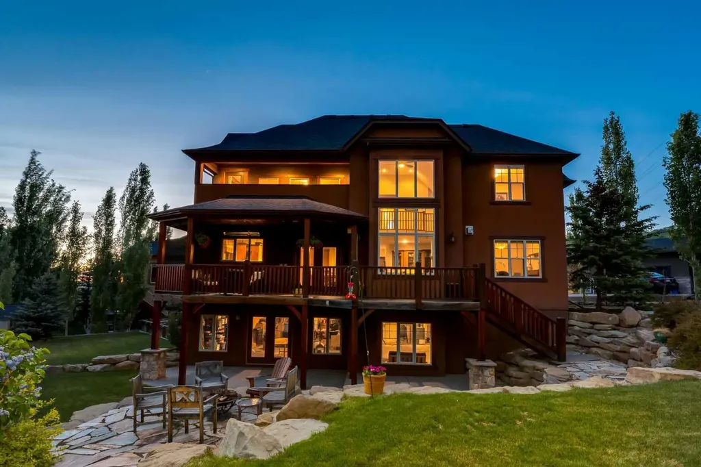 250 Crestridge Place SW Calgary AB T3B 5Z2