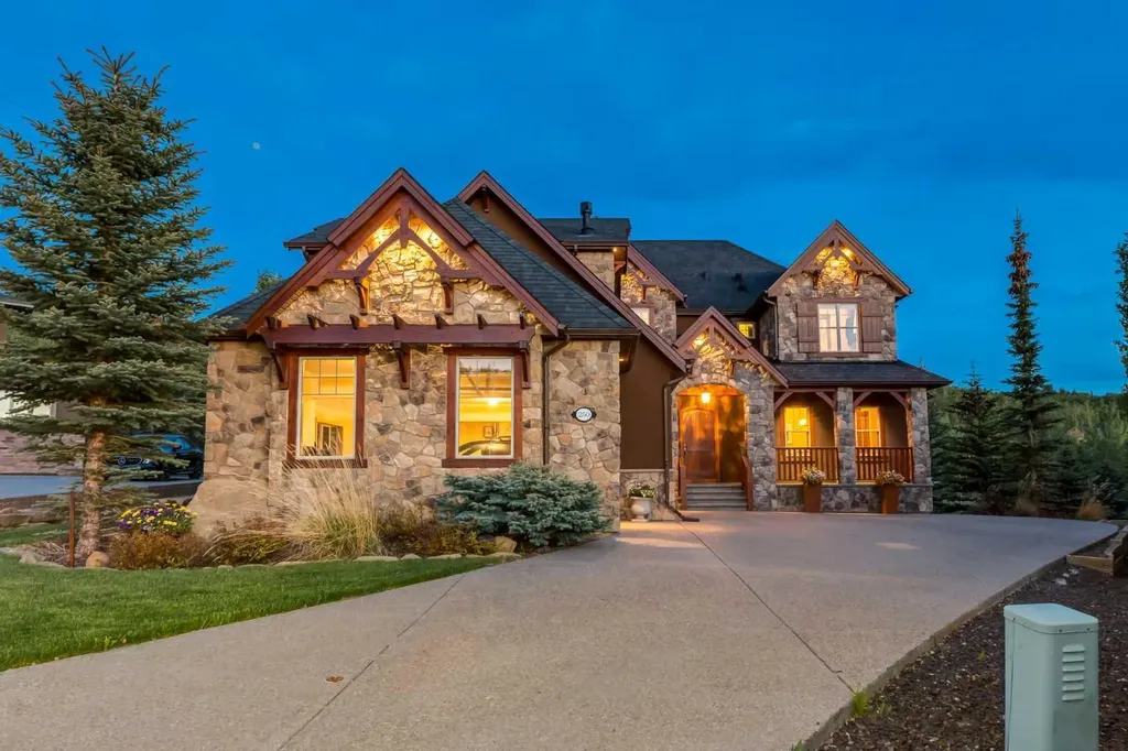 250 Crestridge Place SW Calgary AB T3B 5Z2