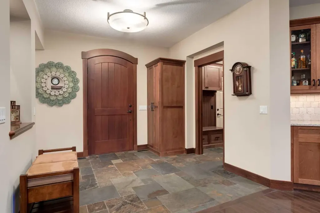 250 Crestridge Place SW Calgary AB T3B 5Z2