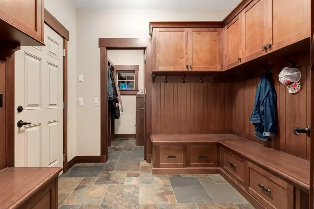 250 Crestridge Place SW Calgary AB T3B 5Z2