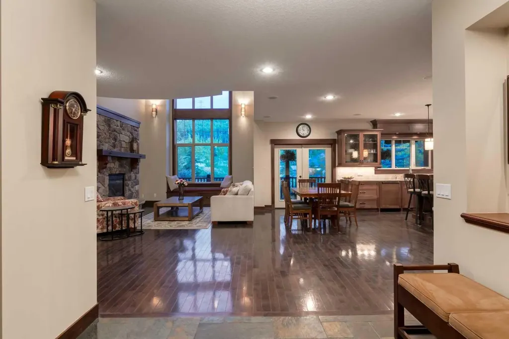 250 Crestridge Place SW Calgary AB T3B 5Z2