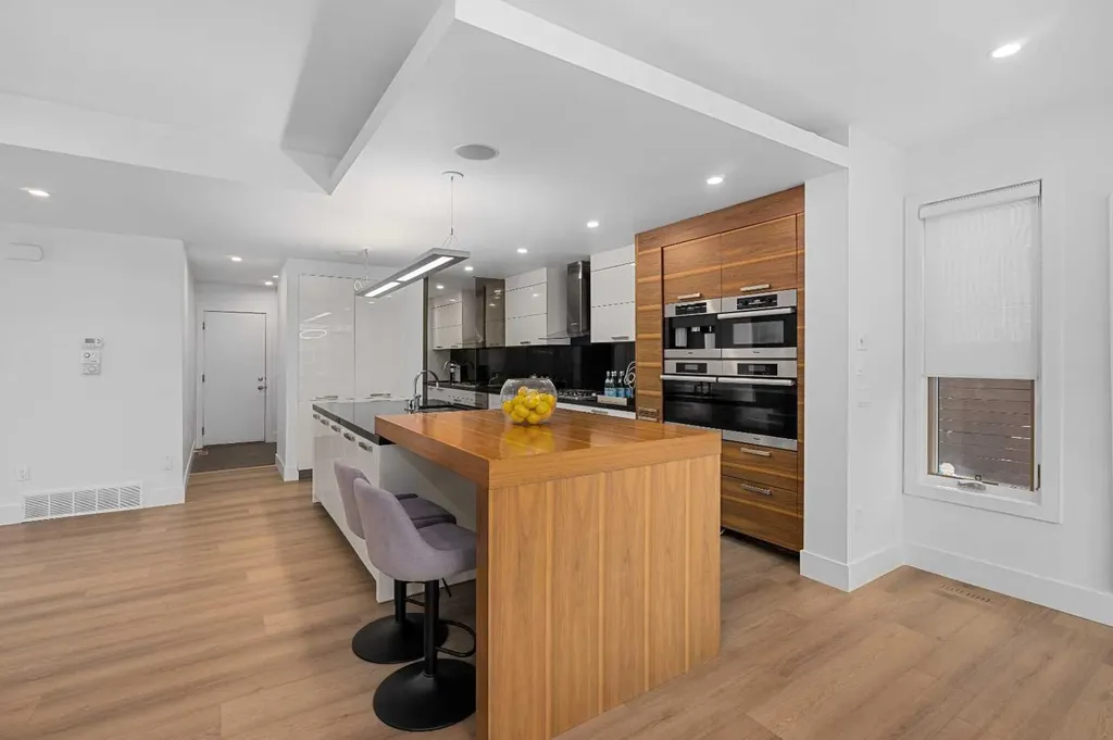 2620 14a Street SW Calgary AB T2T3X7