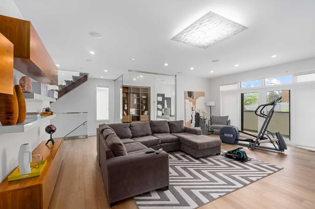 2620 14a Street SW Calgary AB T2T3X7