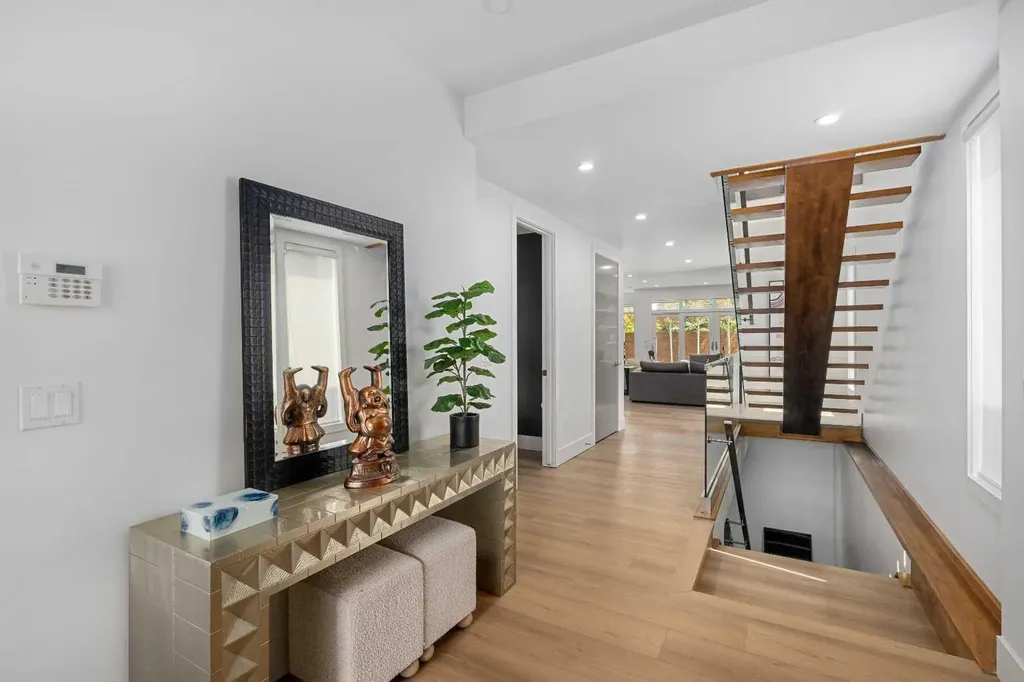 2620 14a Street SW Calgary AB T2T3X7