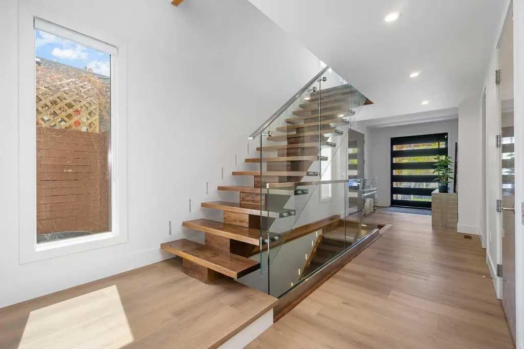 2620 14a Street SW Calgary AB T2T3X7