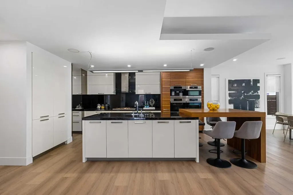 2620 14a Street SW Calgary AB T2T3X7