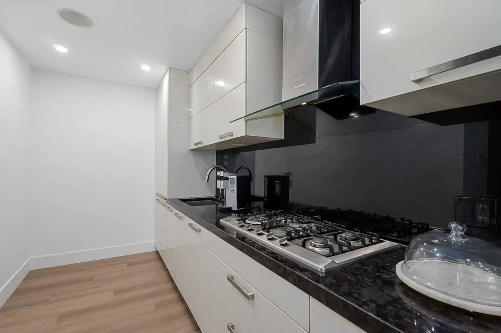 2620 14a Street SW Calgary AB T2T3X7
