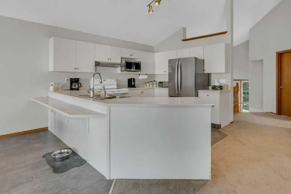 24 Citadel Close NW Calgary AB T3G 4A5