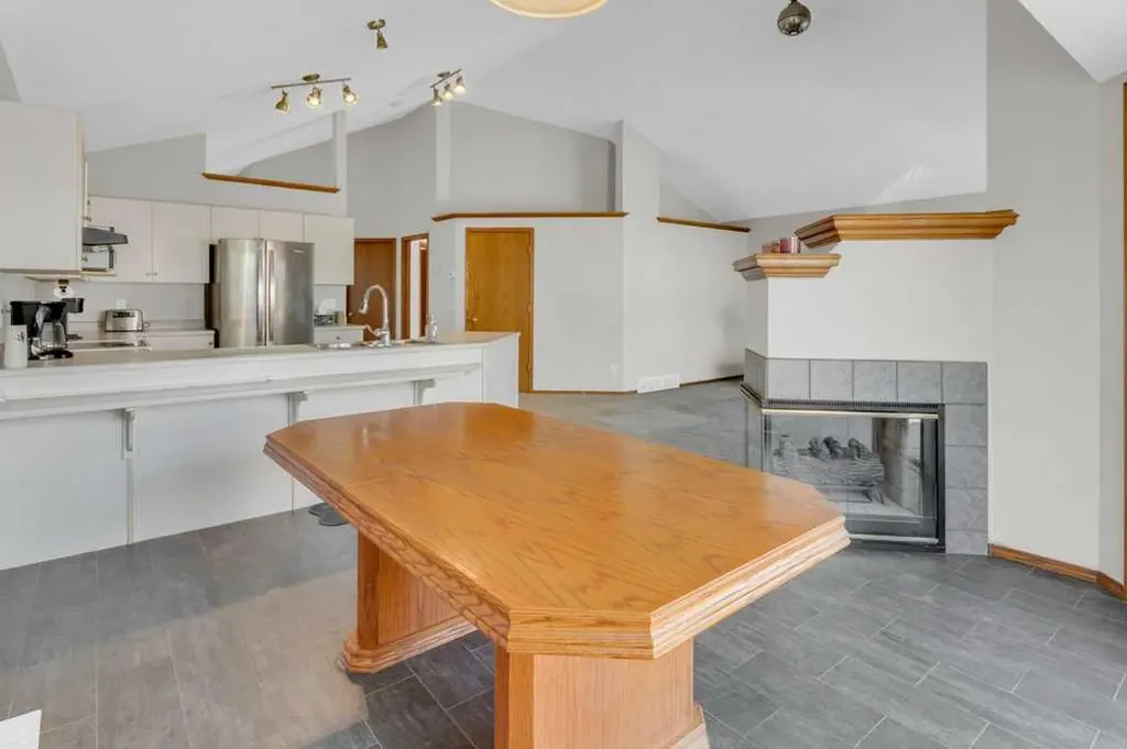 24 Citadel Close NW Calgary AB T3G 4A5