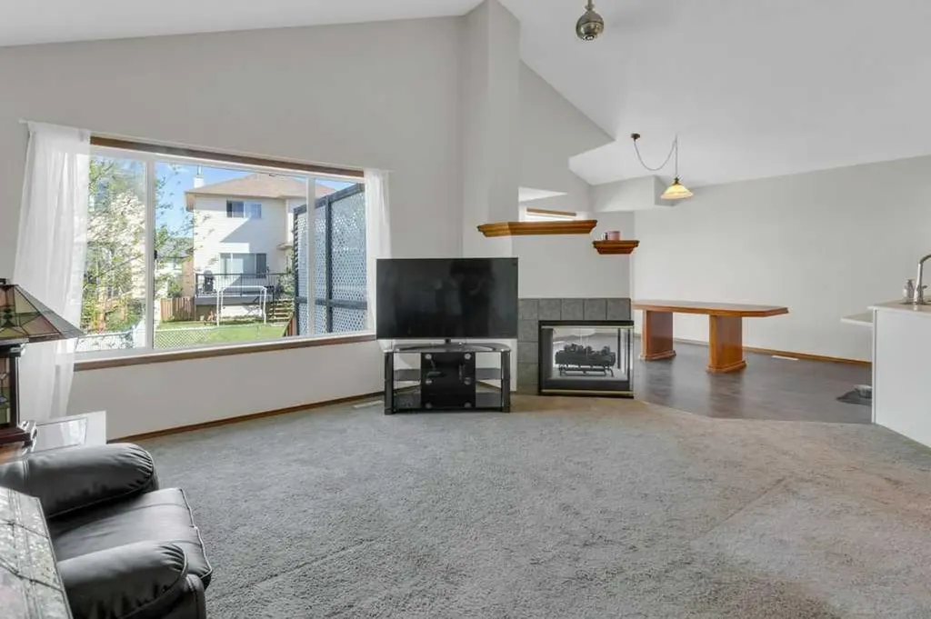 24 Citadel Close NW Calgary AB T3G 4A5