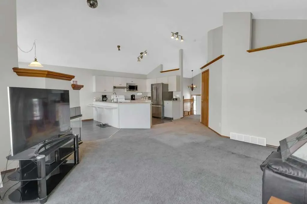 24 Citadel Close NW Calgary AB T3G 4A5