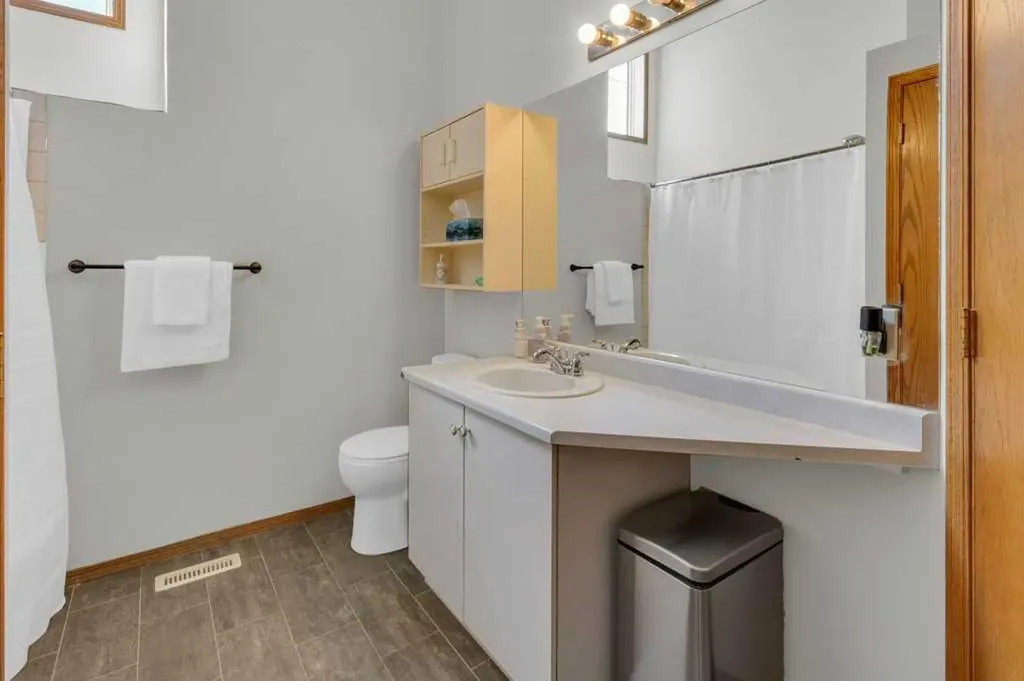 24 Citadel Close NW Calgary AB T3G 4A5