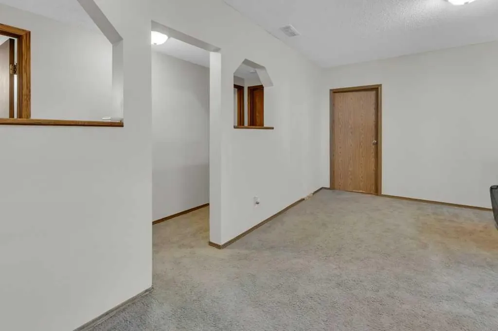 24 Citadel Close NW Calgary AB T3G 4A5