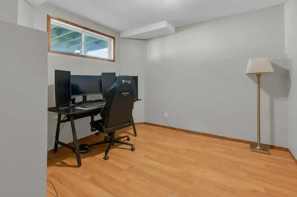 24 Citadel Close NW Calgary AB T3G 4A5