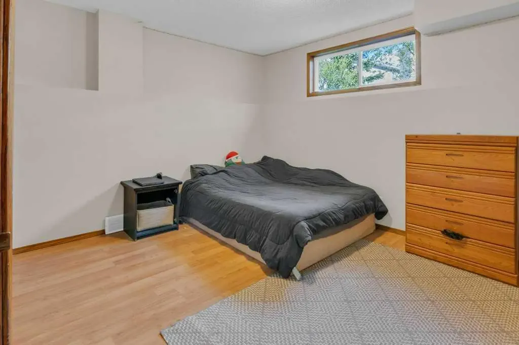 24 Citadel Close NW Calgary AB T3G 4A5