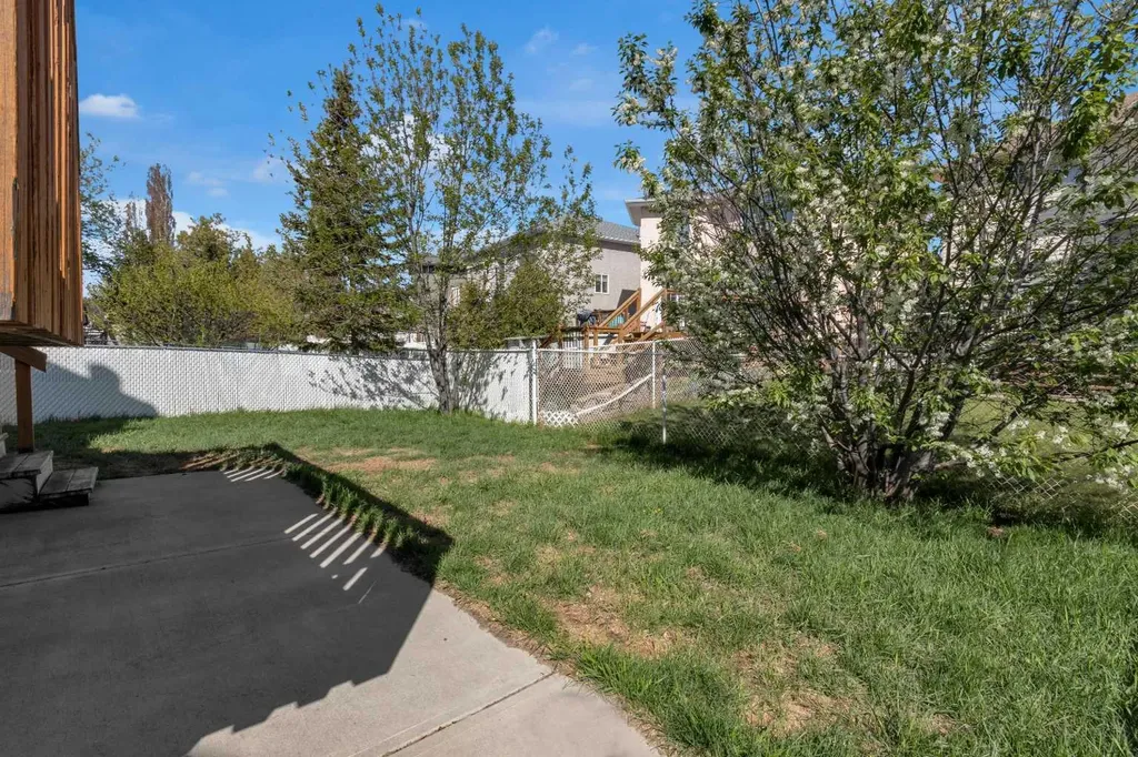 24 Citadel Close NW Calgary AB T3G 4A5