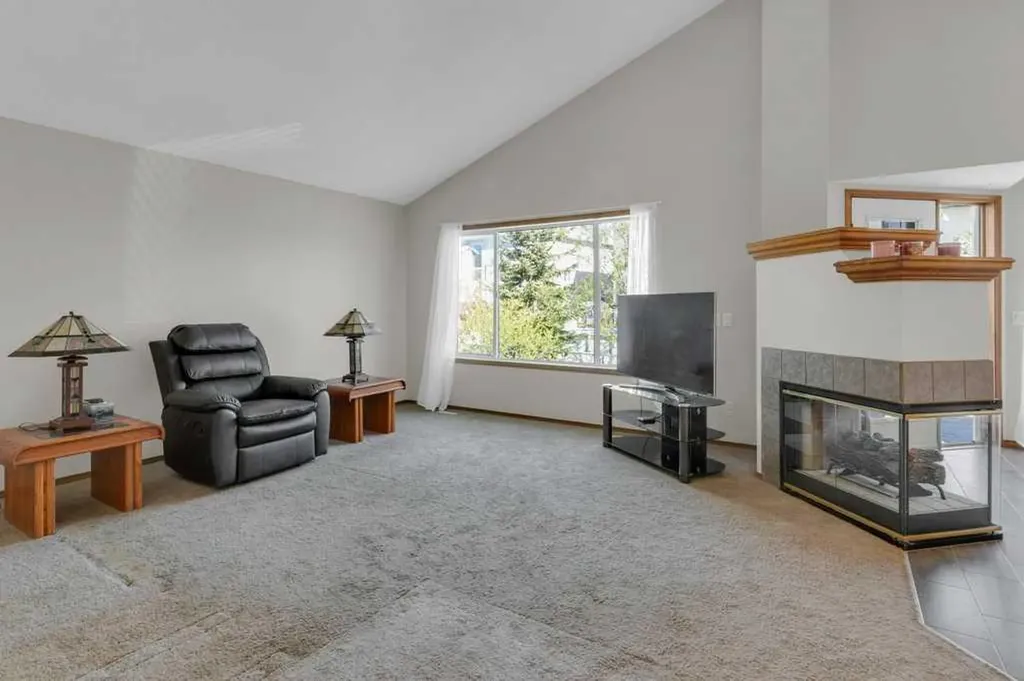 24 Citadel Close NW Calgary AB T3G 4A5