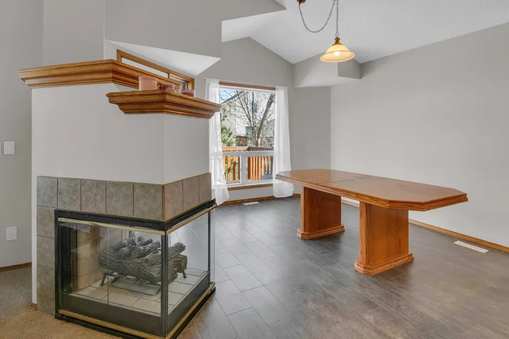 24 Citadel Close NW Calgary AB T3G 4A5