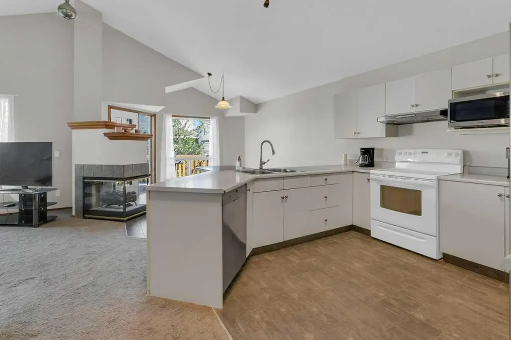 24 Citadel Close NW Calgary AB T3G 4A5
