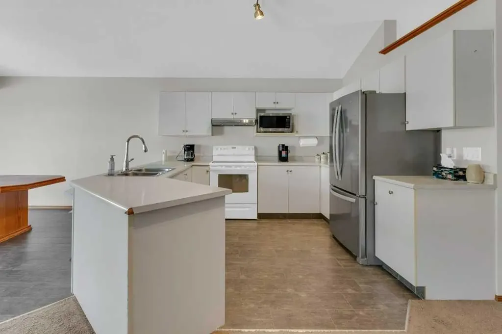 24 Citadel Close NW Calgary AB T3G 4A5