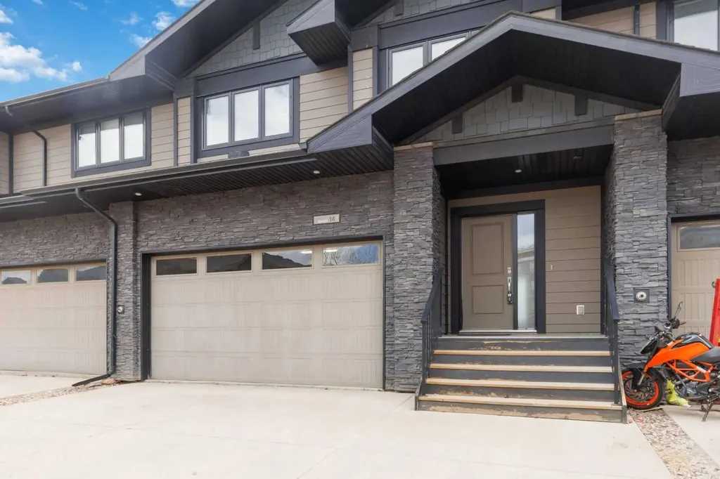 208 Sparrowhawk Drive Fort Mcmurray AB T9K 0Y8