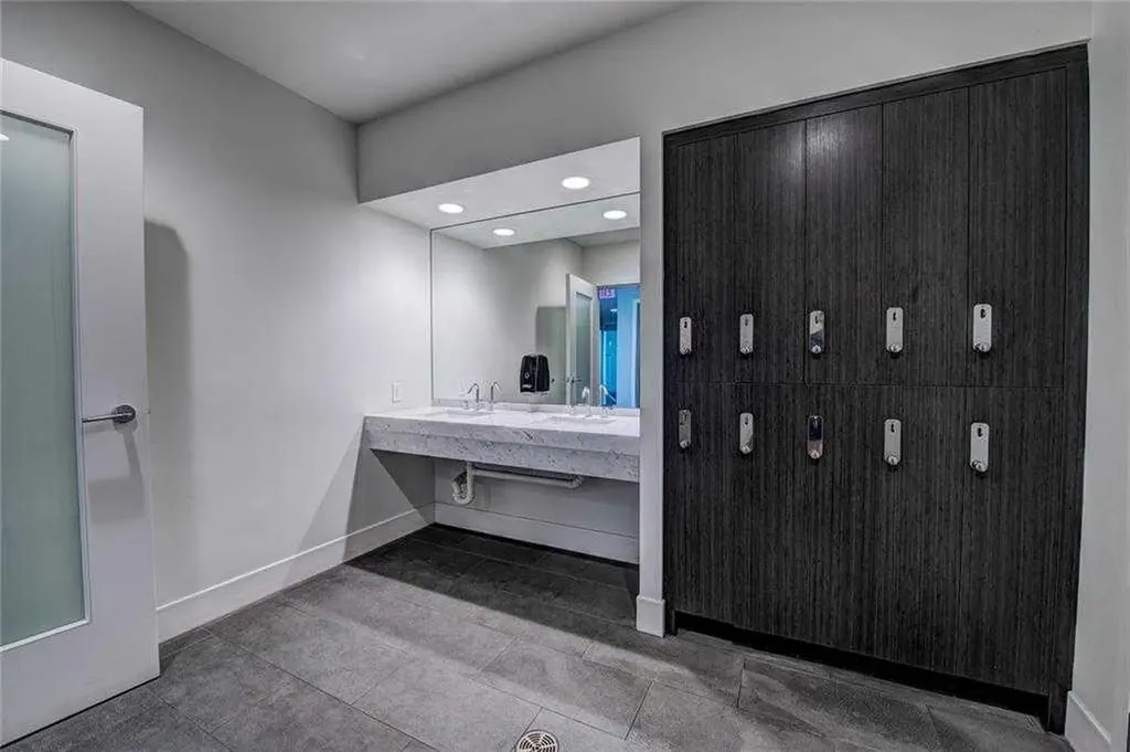 901 10 Avenue SW Calgary AB T2R 0B5