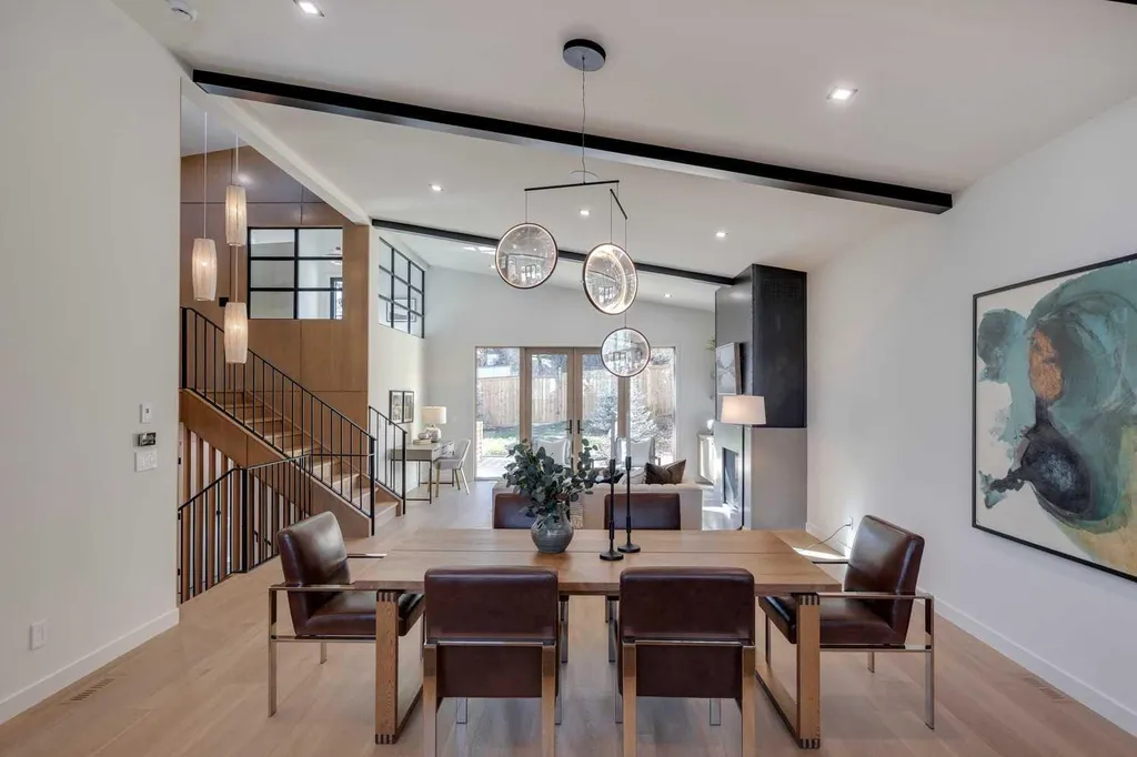 3423 23 Street NW Calgary AB T3L 0T8