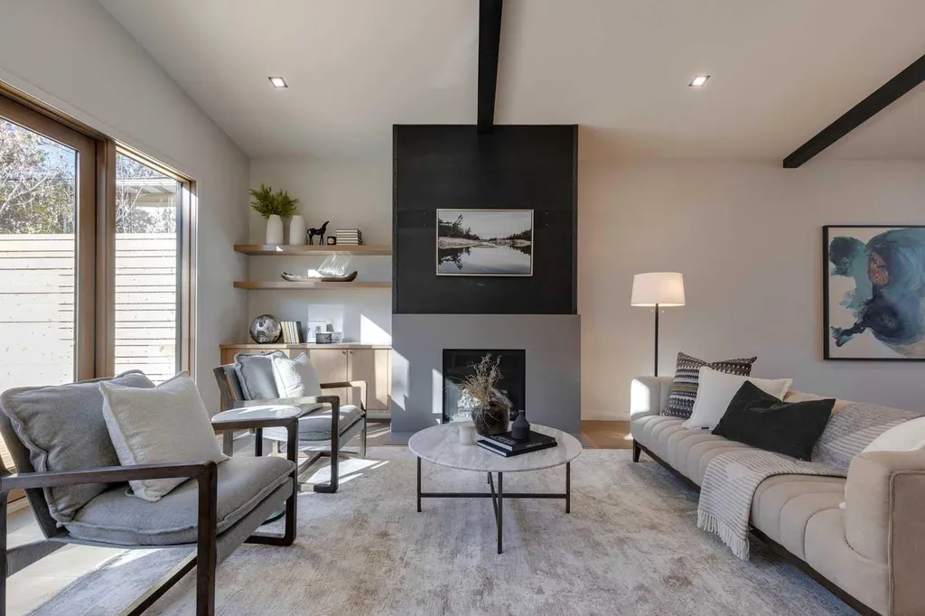3423 23 Street NW Calgary AB T3L 0T8