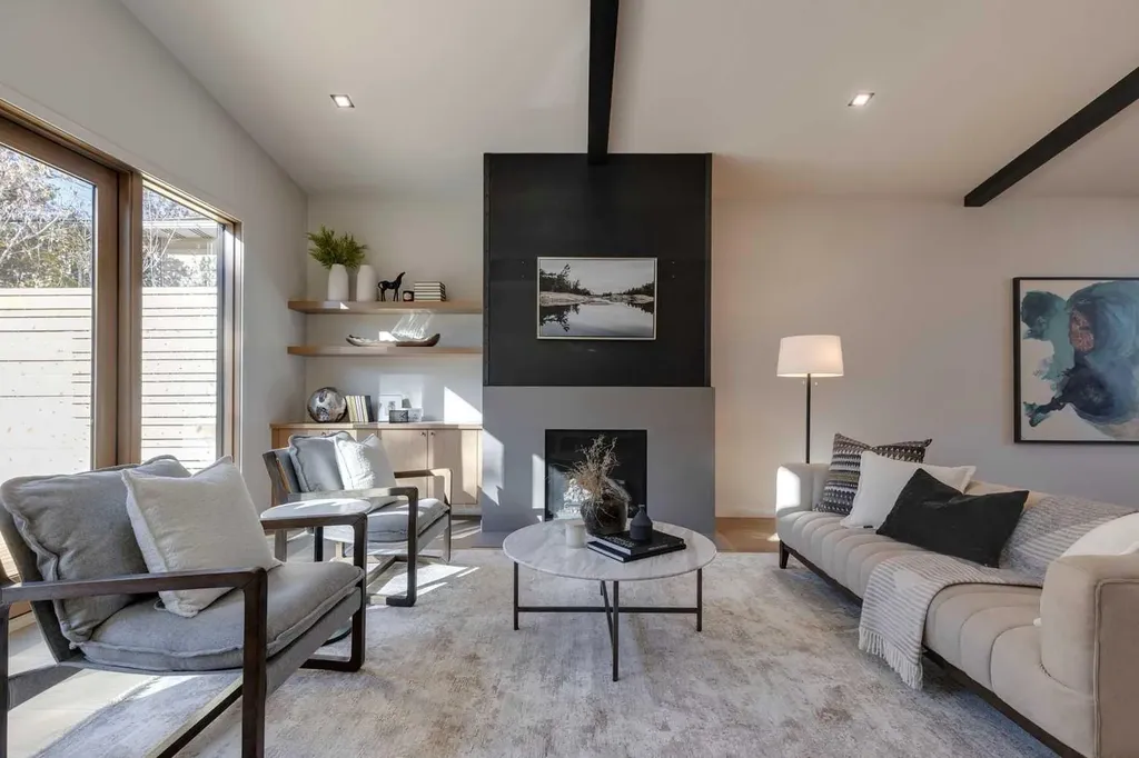3423 23 Street NW Calgary AB T3L 0T8