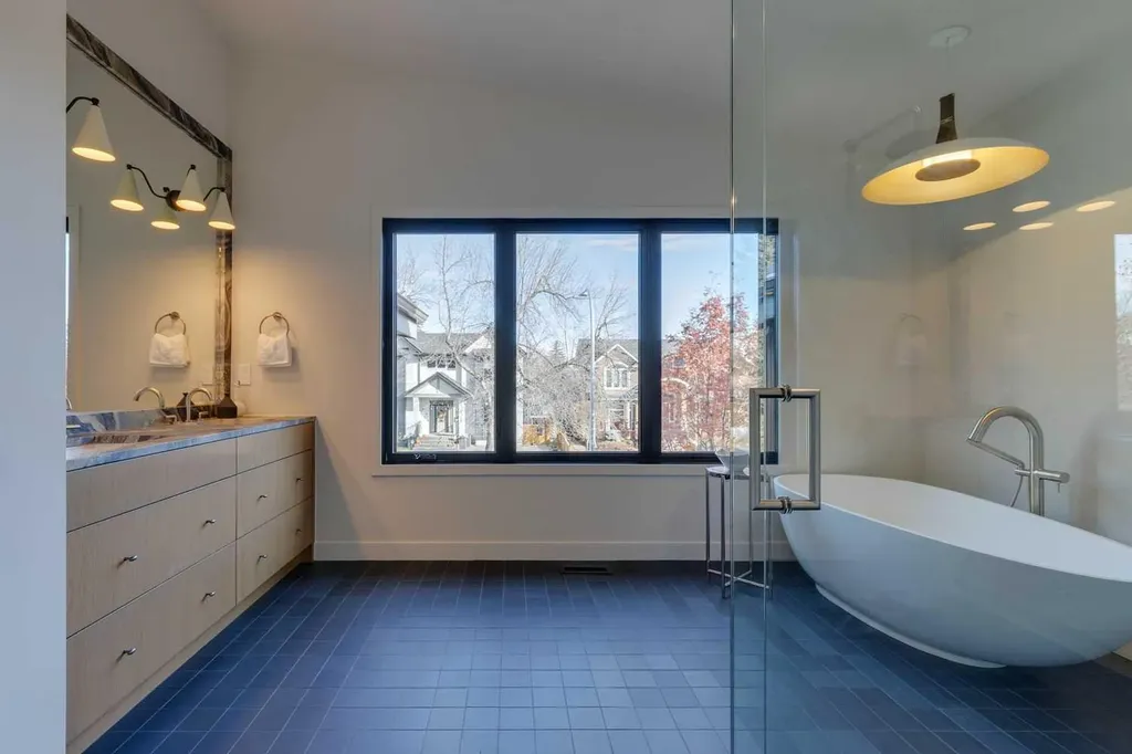 3423 23 Street NW Calgary AB T3L 0T8