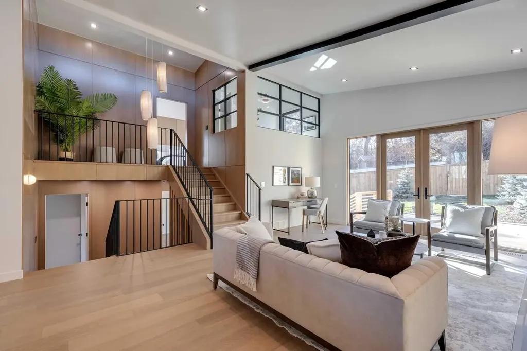 3423 23 Street NW Calgary AB T3L 0T8