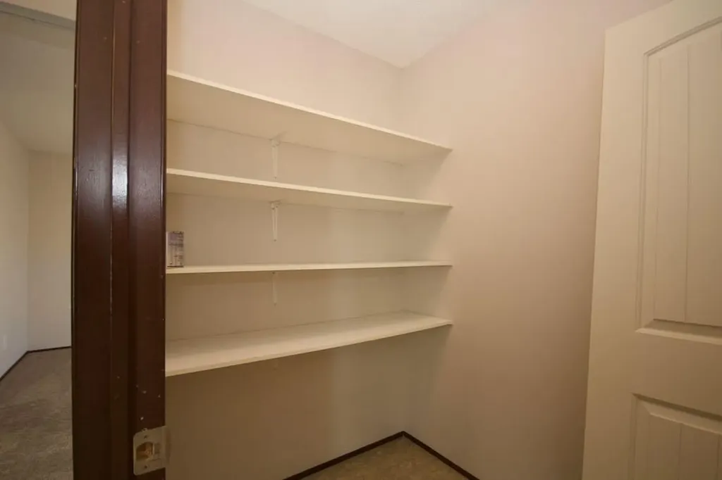 323 2 Street NW Redcliff AB T0J 2P2