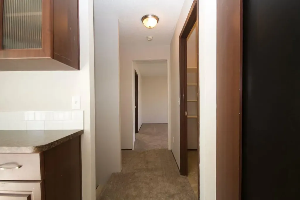 323 2 Street NW Redcliff AB T0J 2P2