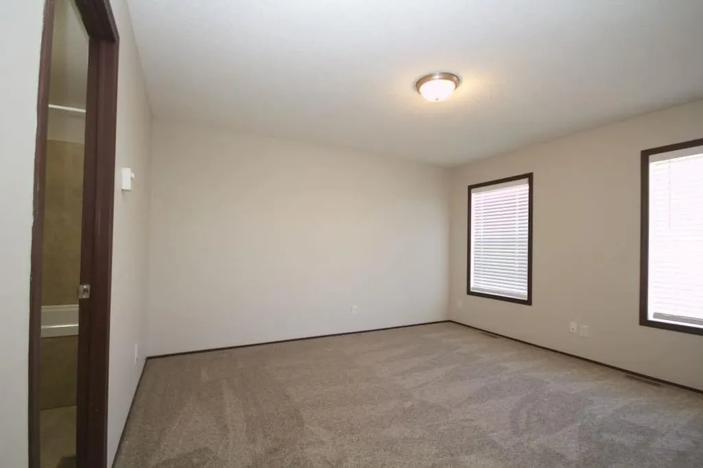 323 2 Street NW Redcliff AB T0J 2P2
