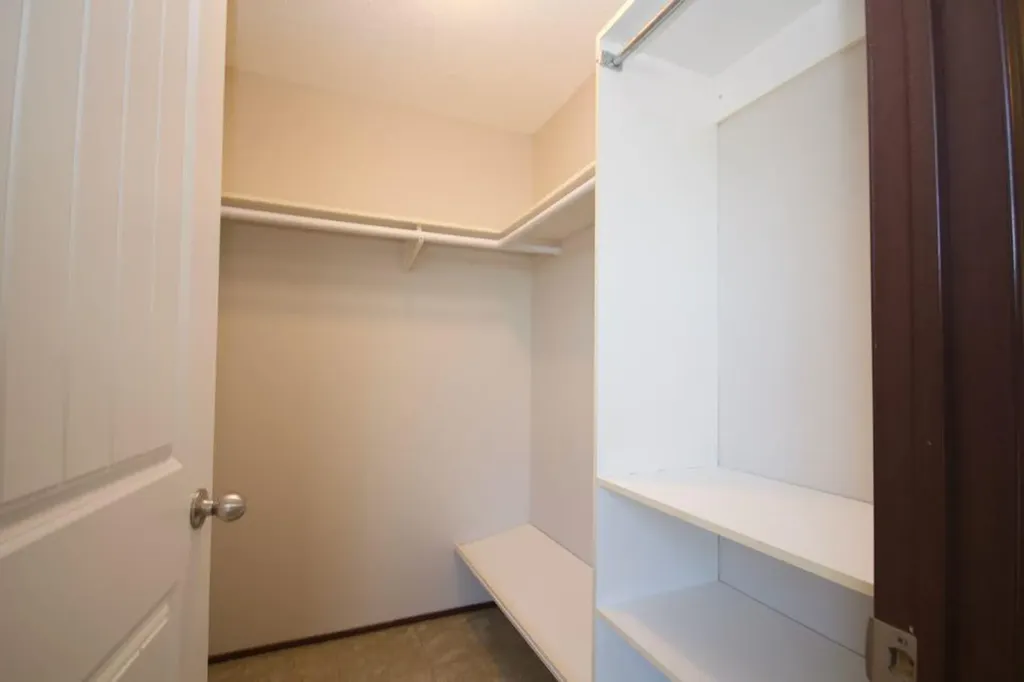 323 2 Street NW Redcliff AB T0J 2P2