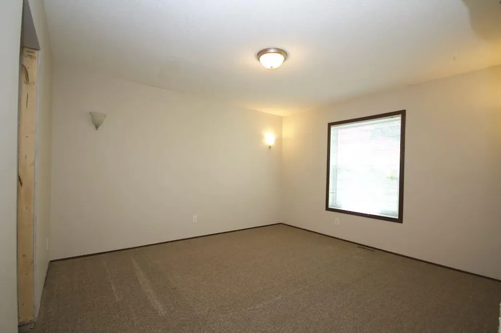 323 2 Street NW Redcliff AB T0J 2P2