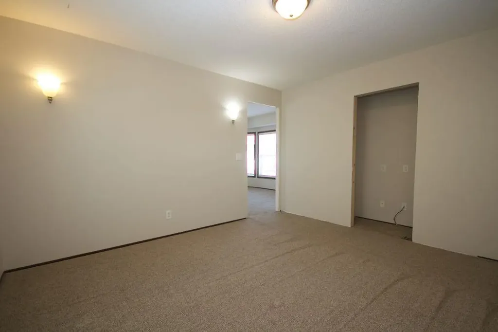 323 2 Street NW Redcliff AB T0J 2P2