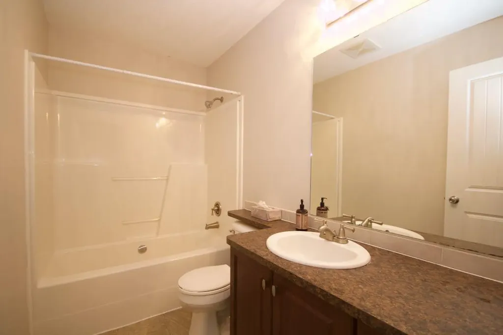 323 2 Street NW Redcliff AB T0J 2P2